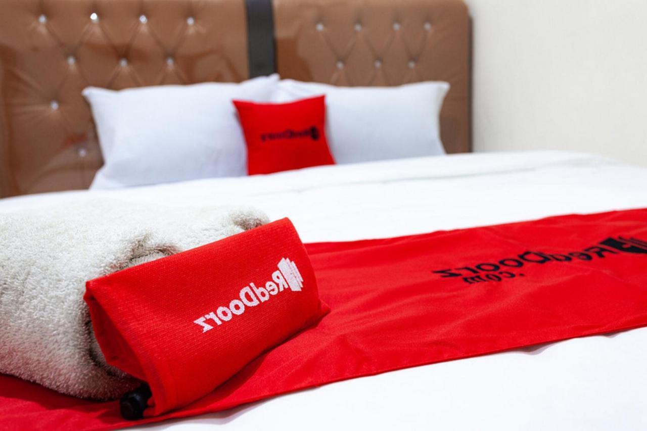 Reddoorz Near Yuki Simpang Raya Mall Medan 2 Exterior photo